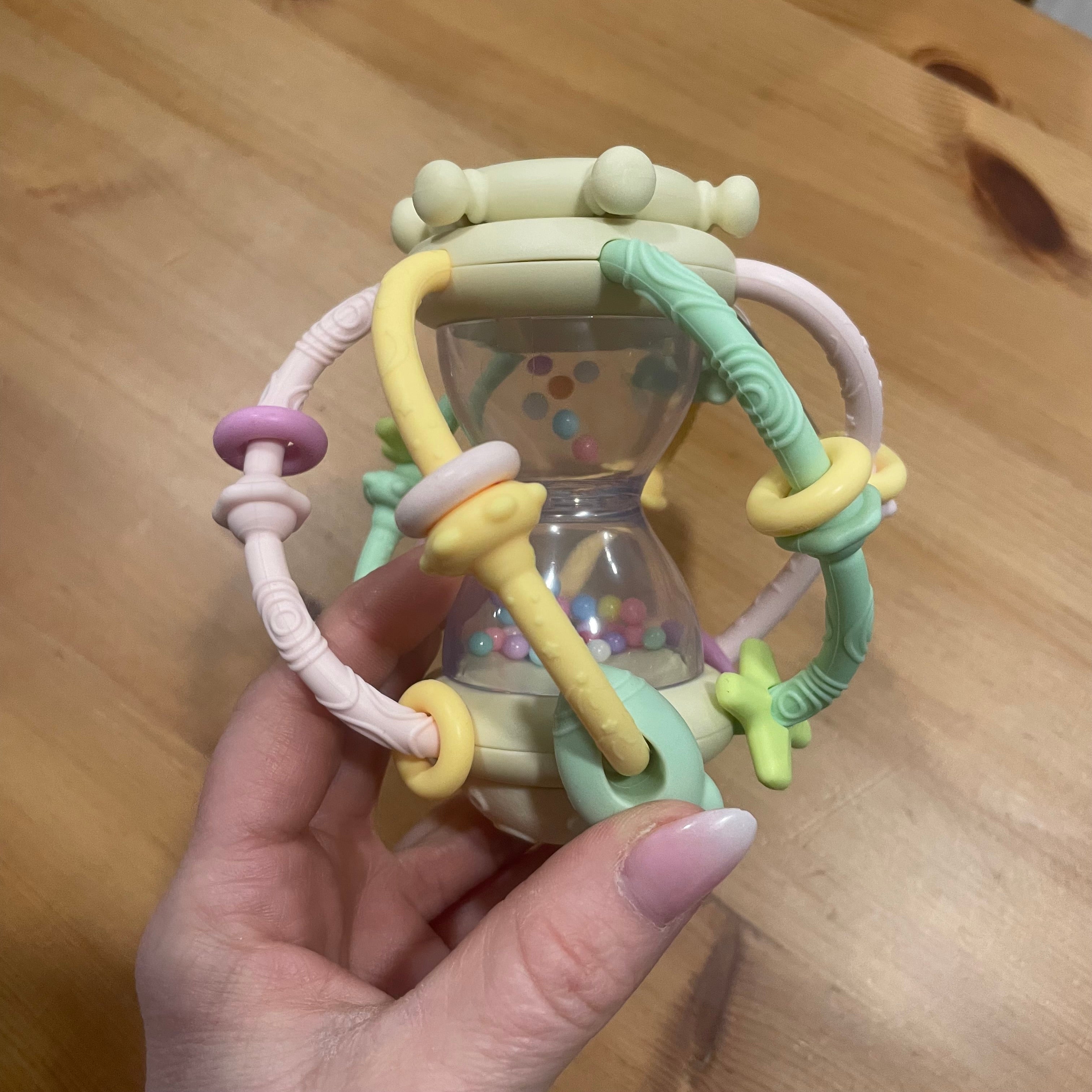 Jouet hochet pastel