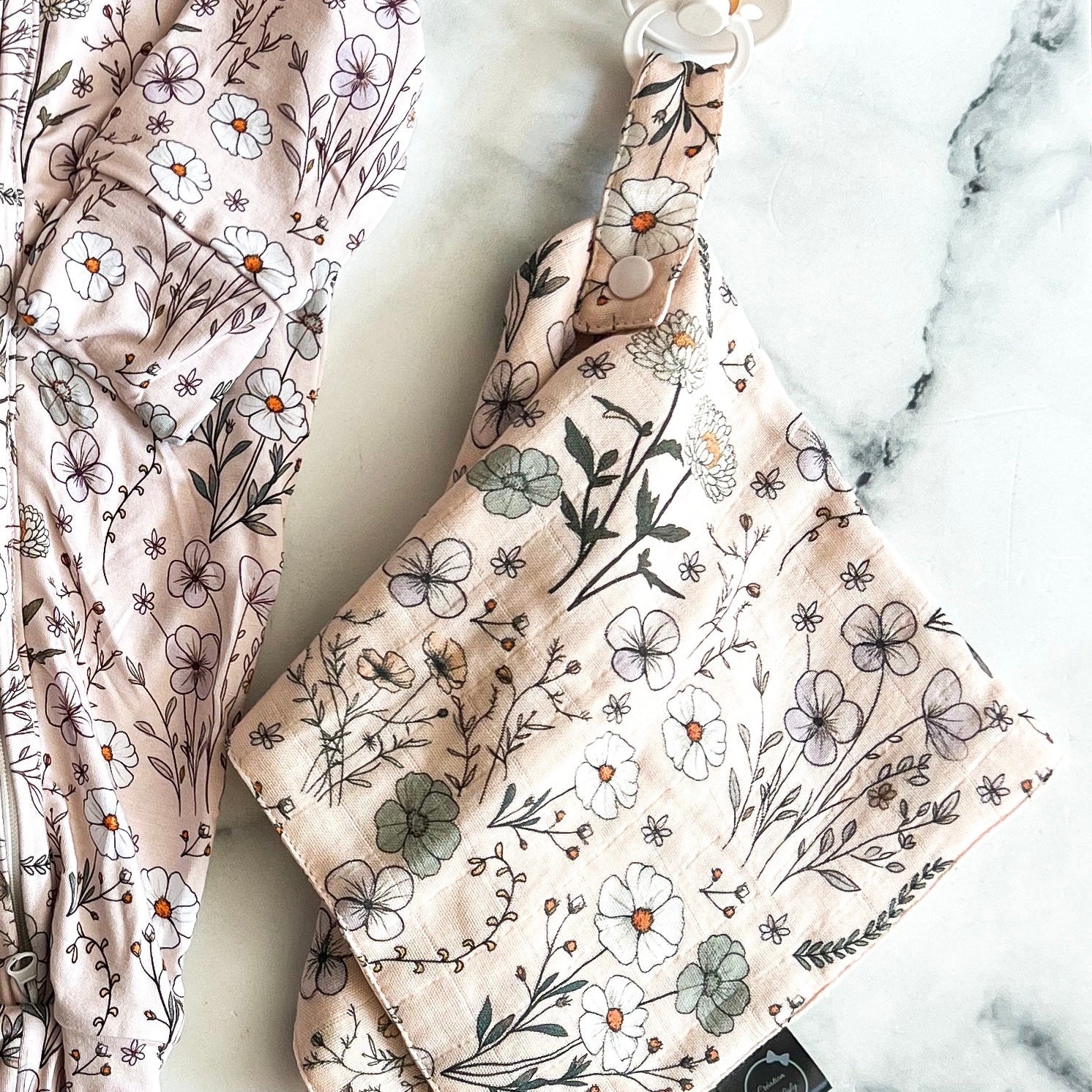 Attache-suce floral en mousseline de bambou