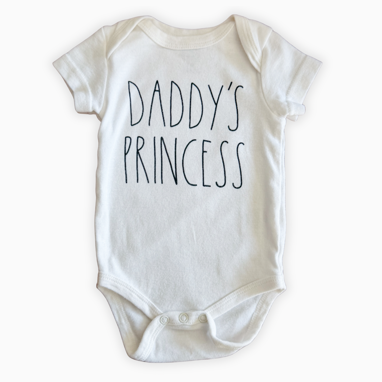 Cache-couche « Daddy’s Princess » | Rae Dunn | 3–6 mois