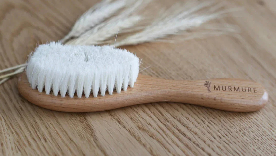 Brosse à cheveux en bois pour bébé - La Maison Camomille