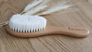 Brosse à cheveux en bois pour bébé - La Maison Camomille