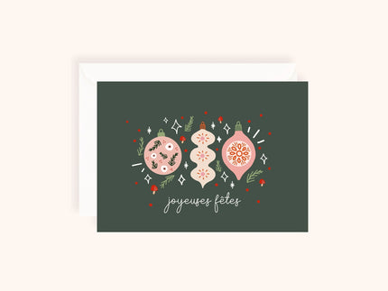 Carte de voeux avec décorations de Noël roses et vert foncé et inscription joyeuses fêtes