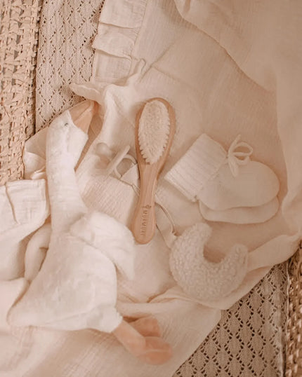 Brosse à cheveux en bois pour bébé - La Maison Camomille