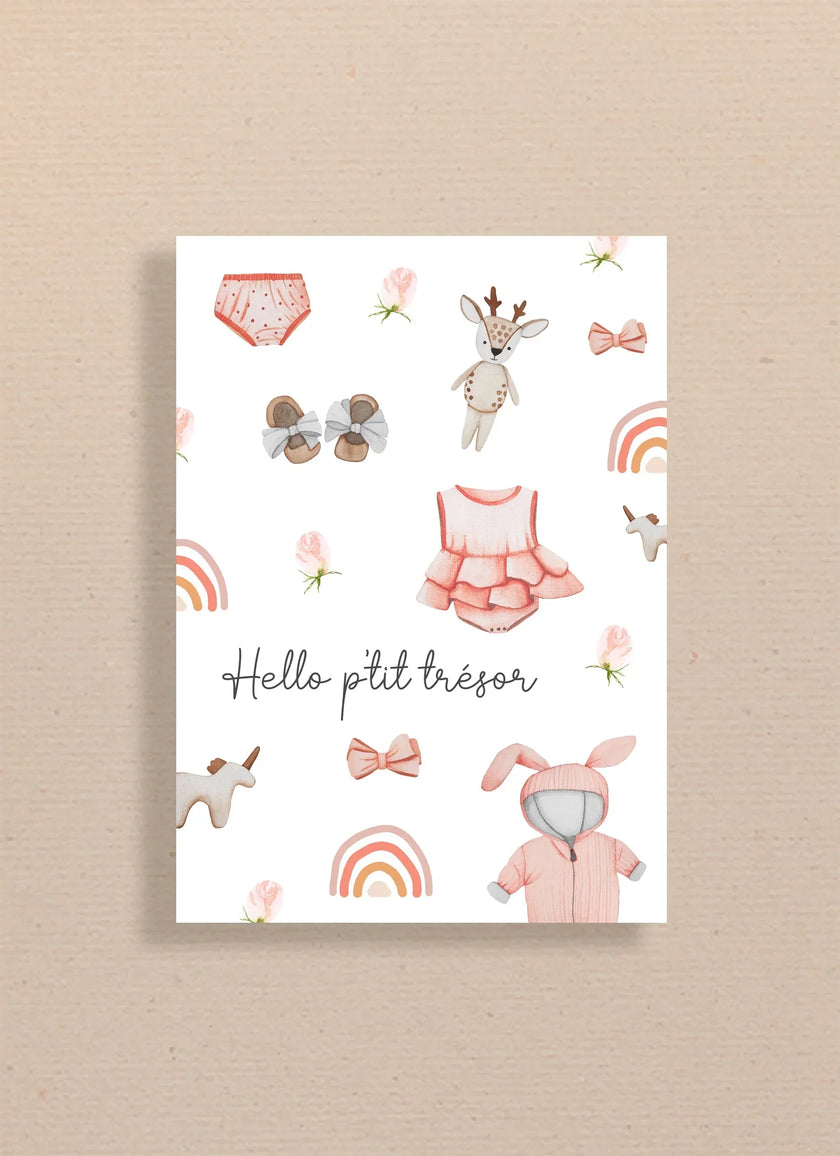 Carte illustrée bébé avec body à volants, grenouillère lapin, chaussons, jouets, arcs-en-ciel et roses, texte Hello p'tit trésor