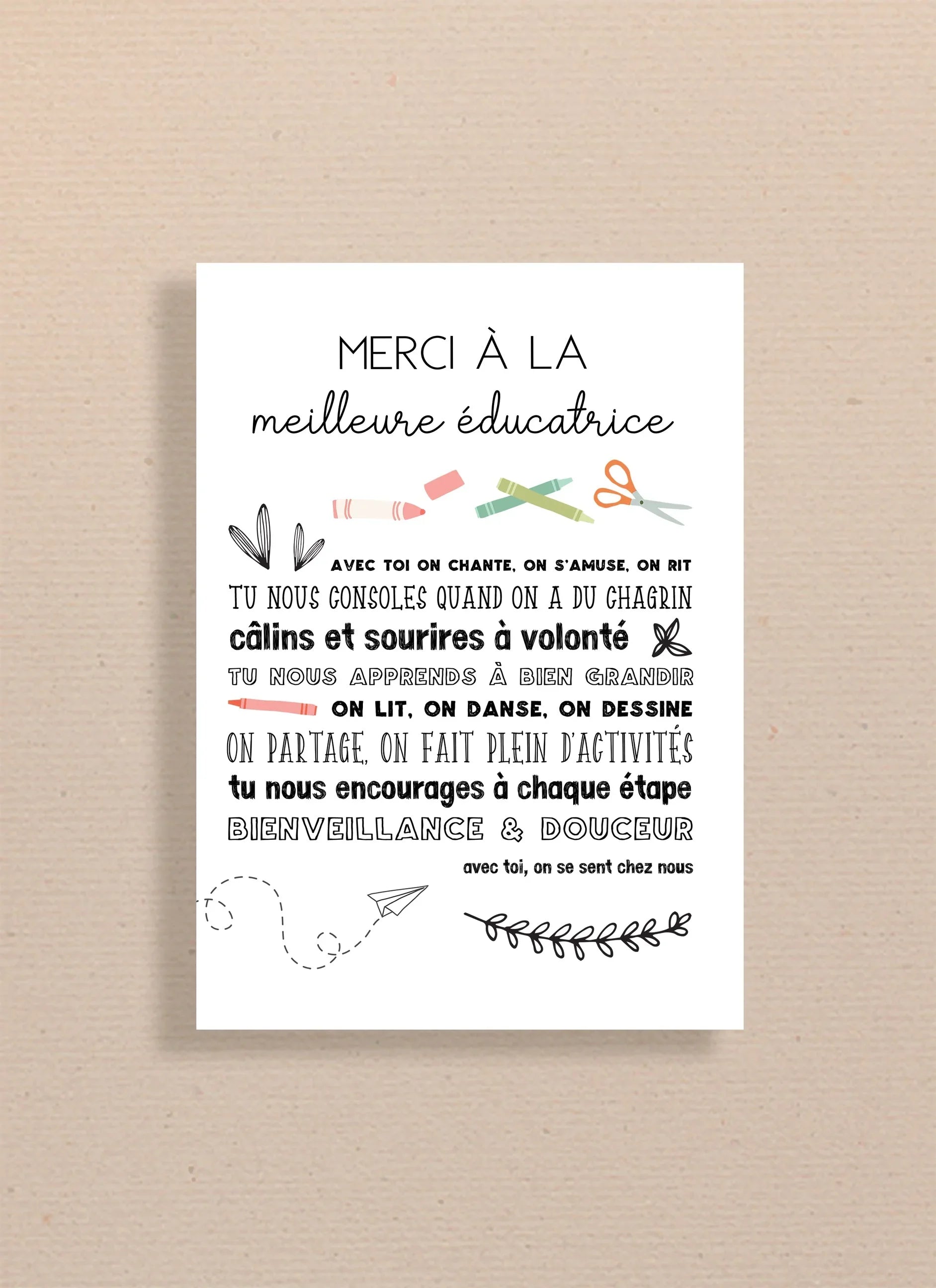 Carte Merci à la meilleure éducatrice avec crayons, ciseaux et message bienveillance et douceur